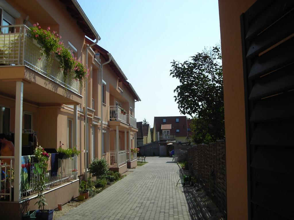 Atmoszfera Apartman Шарвар Номер фото