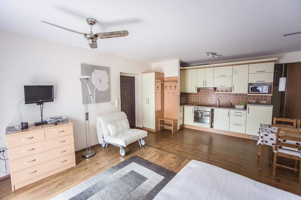 Atmoszfera Apartman Шарвар Номер фото